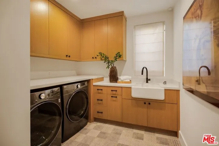 4261 Denny Avenue, Toluca Lake, California 91602