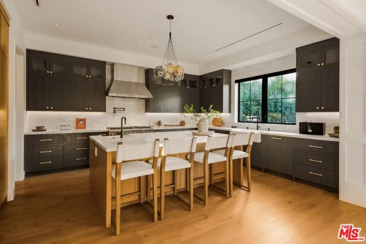 4261 Denny Avenue, Toluca Lake, California 91602