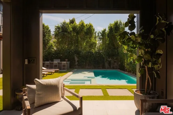 4261 Denny Avenue, Toluca Lake, California 91602