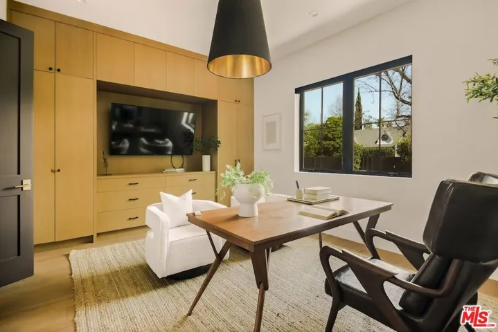 4261 Denny Avenue, Toluca Lake, California 91602