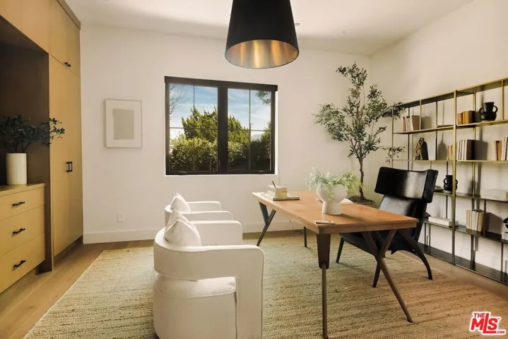 4261 Denny Avenue, Toluca Lake, California 91602