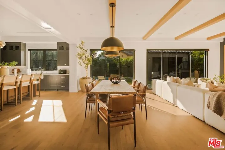 4261 Denny Avenue, Toluca Lake, California 91602