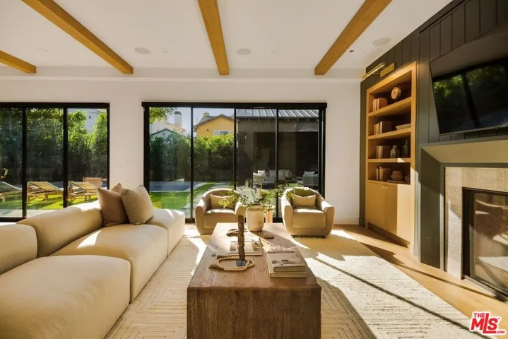 4261 Denny Avenue, Toluca Lake, California 91602