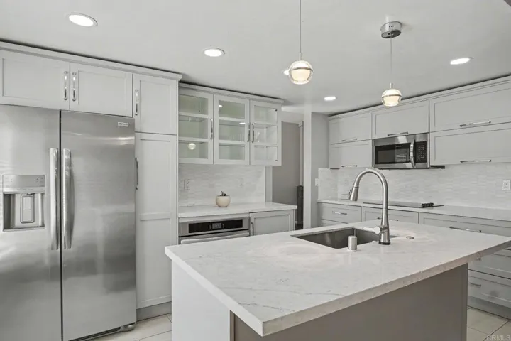 Quartz countertops, pendant lighting, recessed lighting