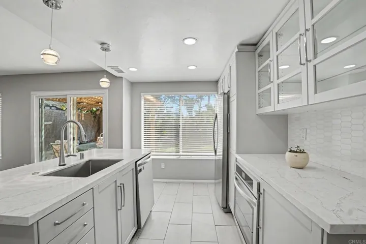 Bright, inviting, open to living room