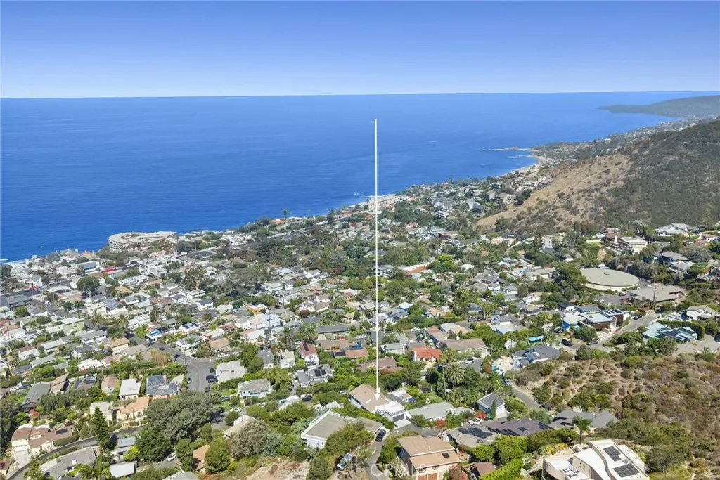 Enjoying privacy in a coveted South Laguna location, the property is moments from the village's restaurants, galleries, and beaches, with the world-renowned Montage Laguna Beach nearby.