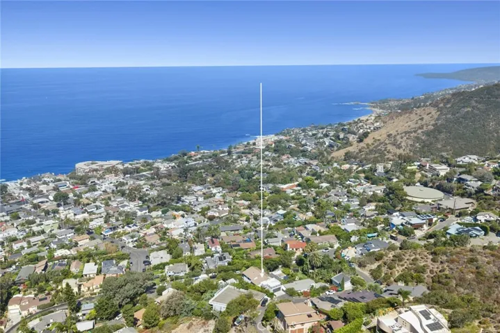 Enjoying privacy in a coveted South Laguna location, the property is moments from the village's restaurants, galleries, and beaches, with the world-renowned Montage Laguna Beach nearby.
