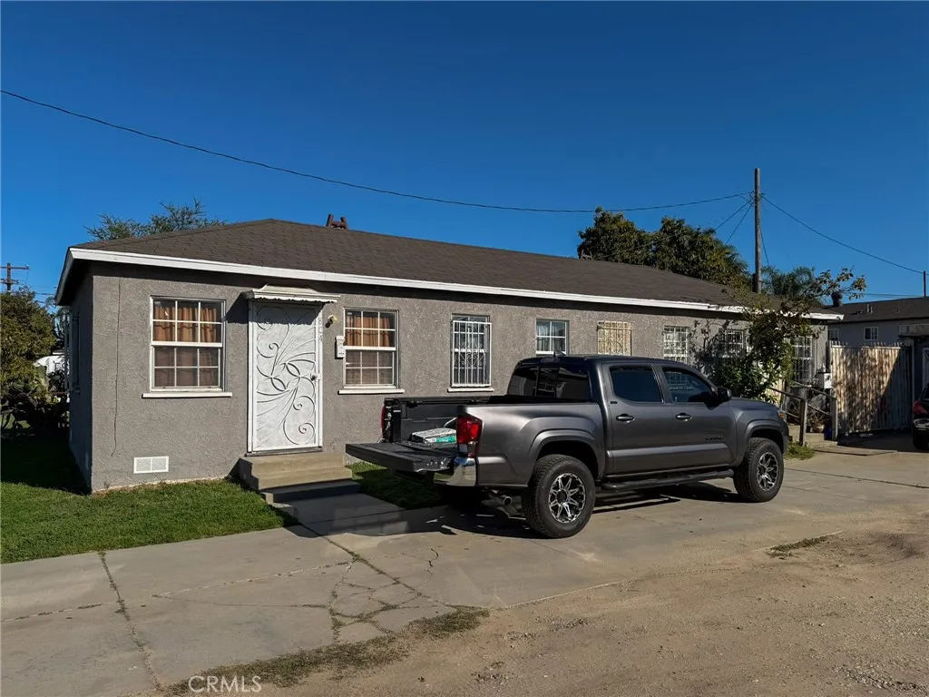 804 E Oaks, Compton, California 90221 — photo 4