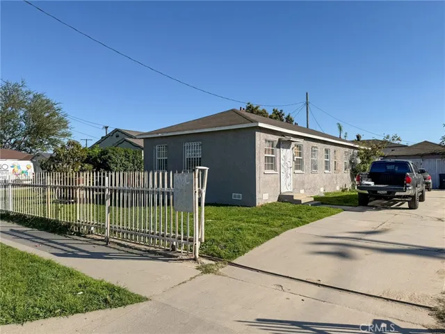 804 E Oaks, Compton, California 90221