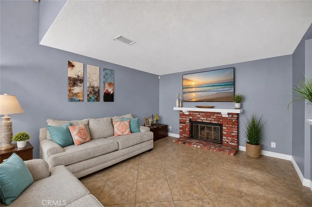 21056 Champlain, Lake Forest, California 92630 — photo 4
