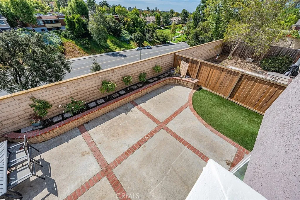 Oversized wrap-around yard Oversized wrap-around yard