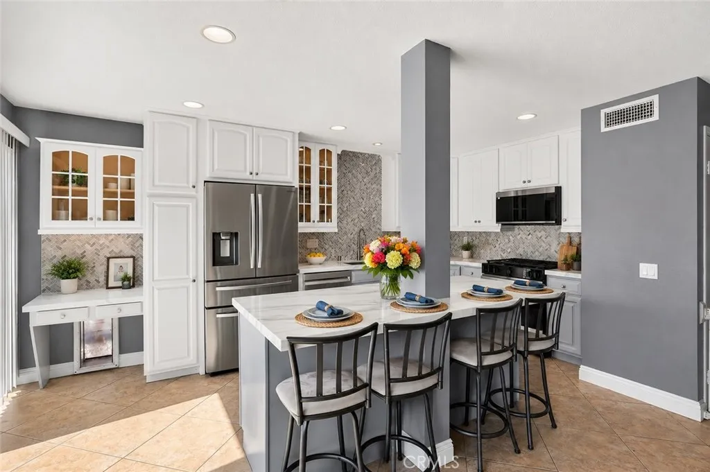 Kitchen Island digitally staged Kitchen Island digitally staged