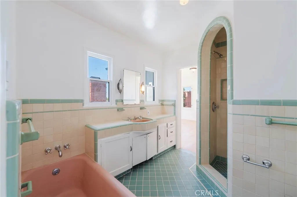 upper floor bath