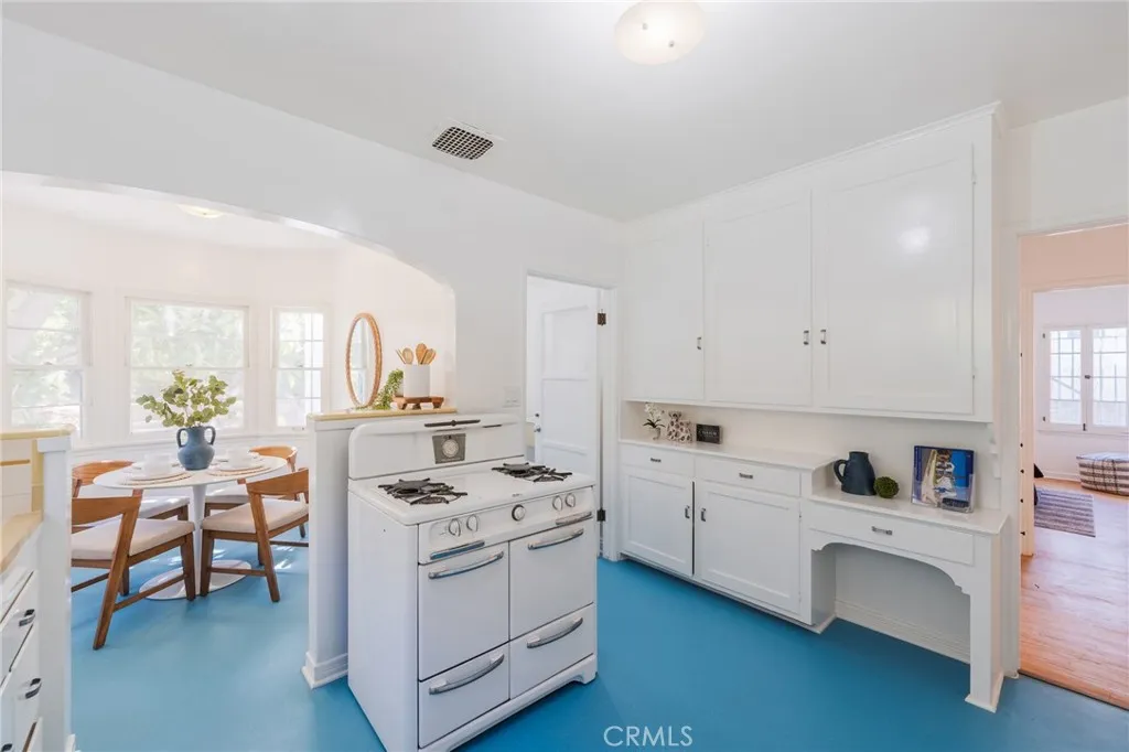 lower floor kitchen
