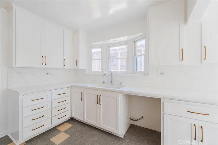 1964 Palmerston, Los Angeles, California 90027