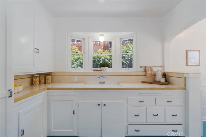 1964 Palmerston, Los Angeles, California 90027