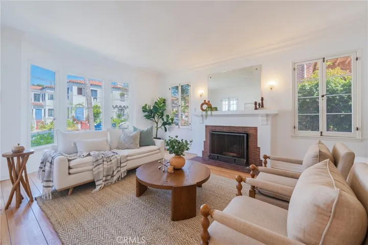 1964 Palmerston, Los Angeles, California 90027