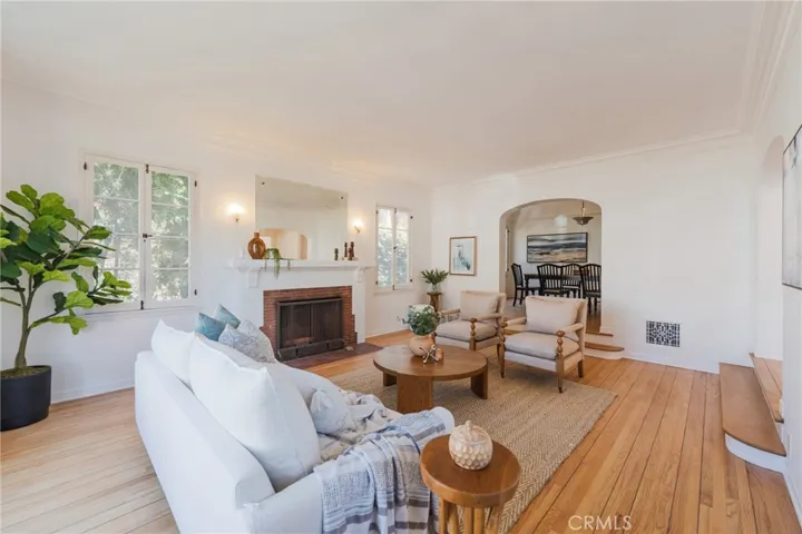 1964 Palmerston, Los Angeles, California 90027