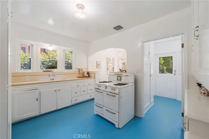 1964 Palmerston, Los Angeles, California 90027