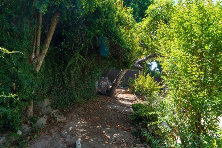 1964 Palmerston, Los Angeles, California 90027