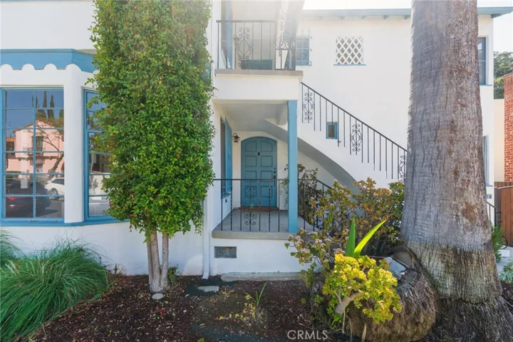 1964 Palmerston, Los Angeles, California 90027