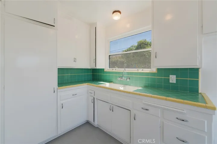 1964 Palmerston, Los Angeles, California 90027