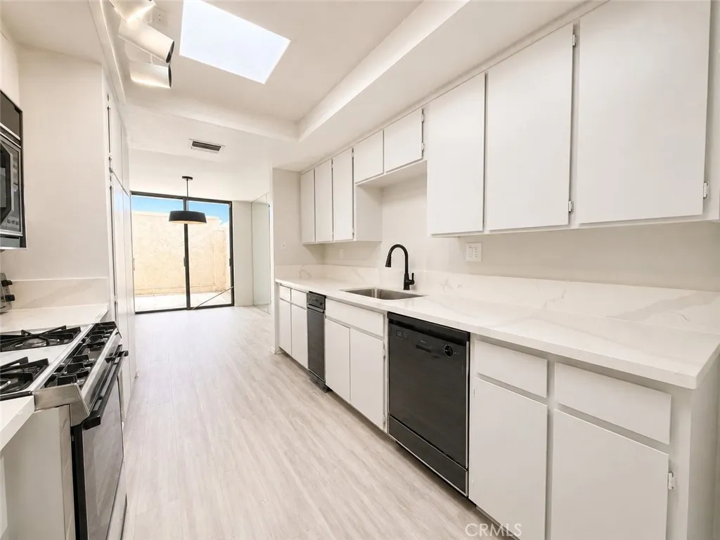 425 N Calle Rolph