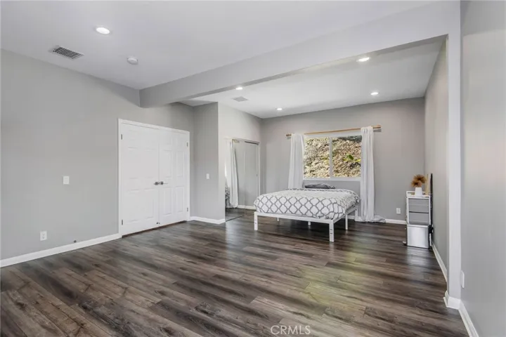 23200 Cass Avenue, Woodland Hills, California 91364