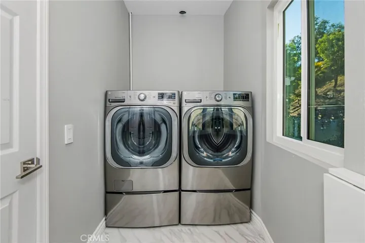 23200 Cass Avenue, Woodland Hills, California 91364