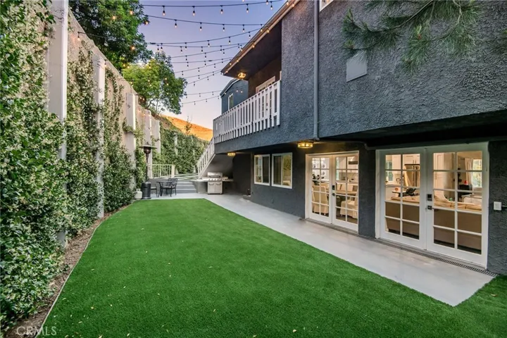 23200 Cass Avenue, Woodland Hills, California 91364