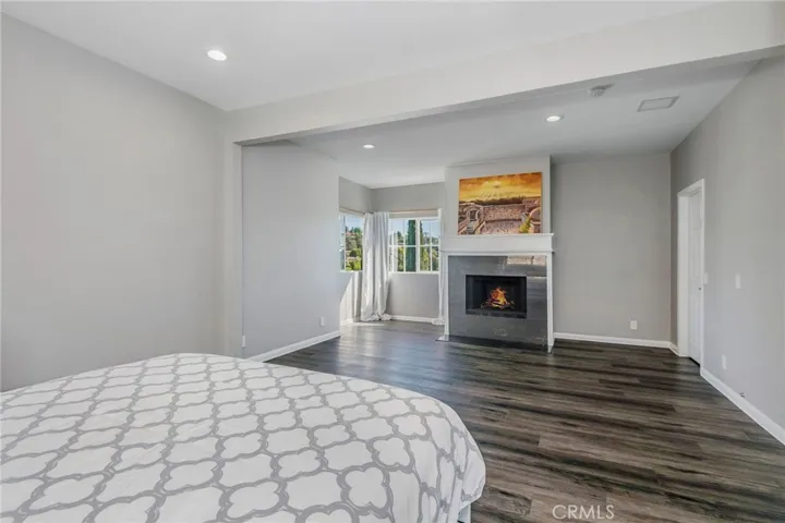 23200 Cass Avenue, Woodland Hills, California 91364