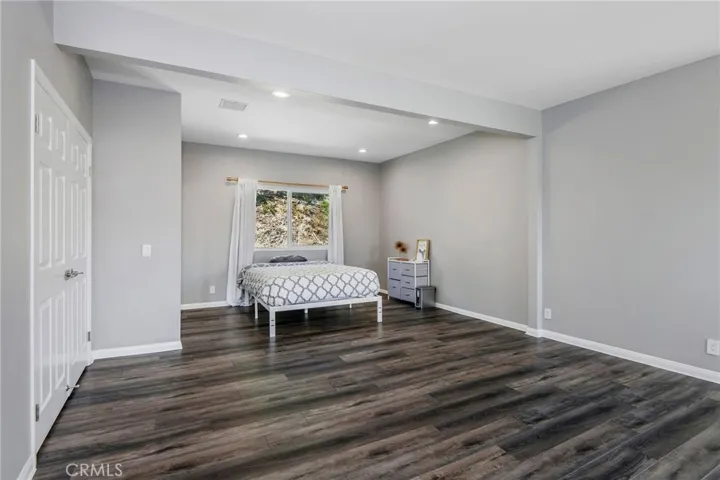 23200 Cass Avenue, Woodland Hills, California 91364