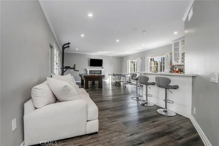 23200 Cass Avenue, Woodland Hills, California 91364