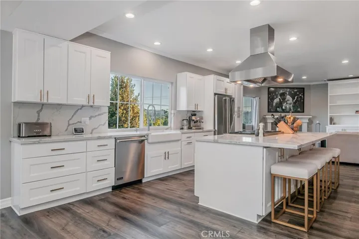 23200 Cass Avenue, Woodland Hills, California 91364
