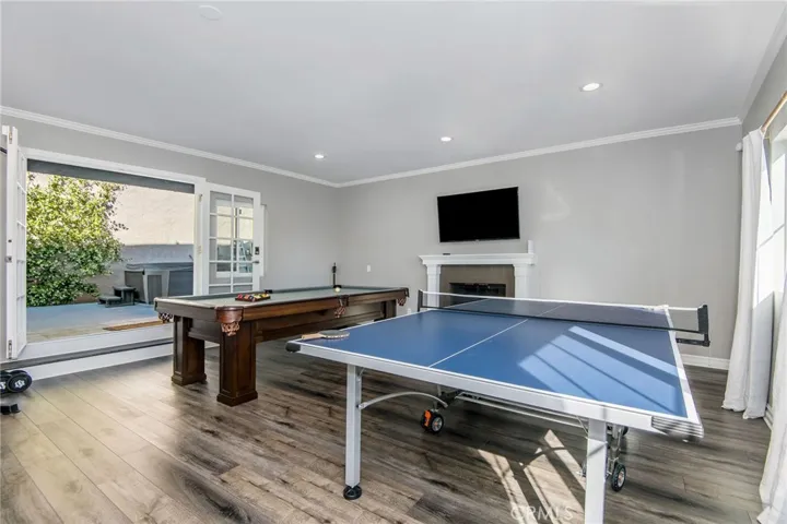 23200 Cass Avenue, Woodland Hills, California 91364