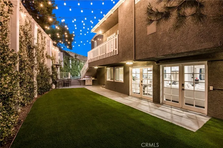23200 Cass Avenue, Woodland Hills, California 91364