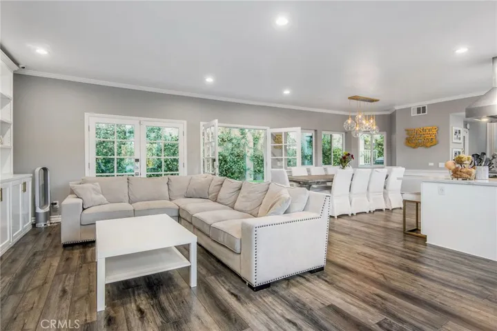 23200 Cass Avenue, Woodland Hills, California 91364