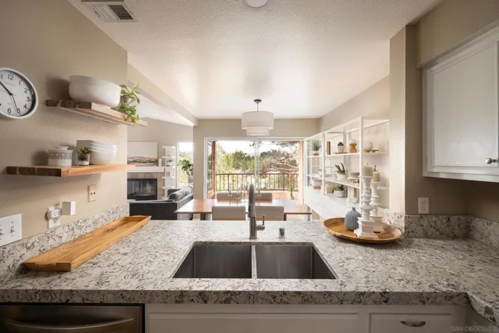 18656 Caminito Cantilena 279, San Diego, California 92127