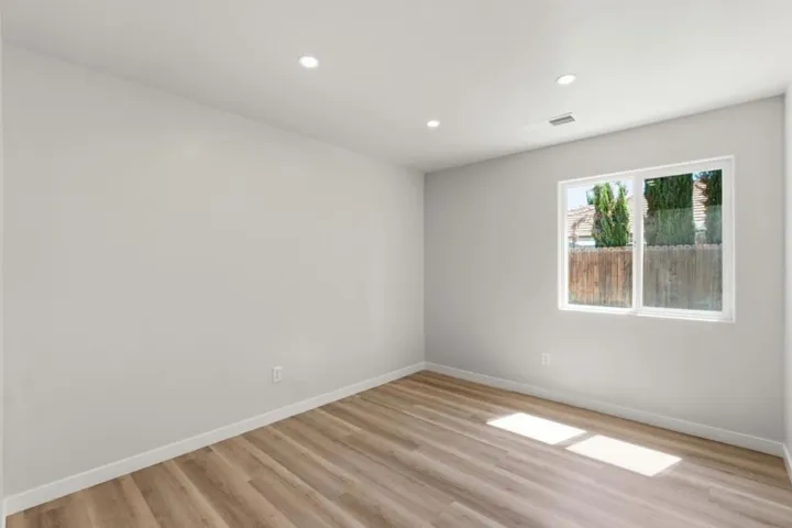 3709 Harris Road, Bakersfield, California 93313
