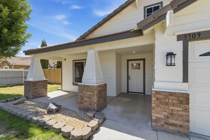 3709 Harris Road, Bakersfield, California 93313