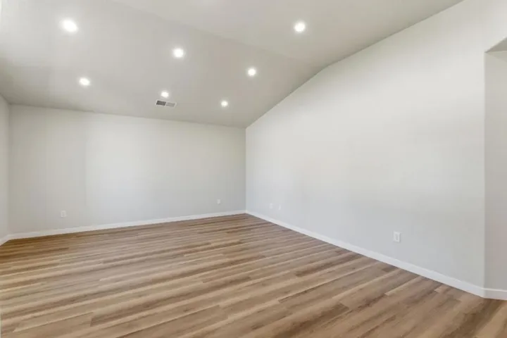 3709 Harris Road, Bakersfield, California 93313