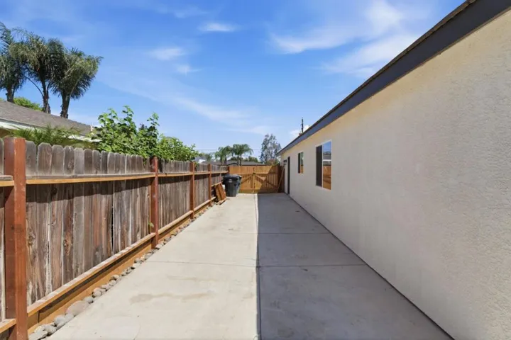 3709 Harris Road, Bakersfield, California 93313
