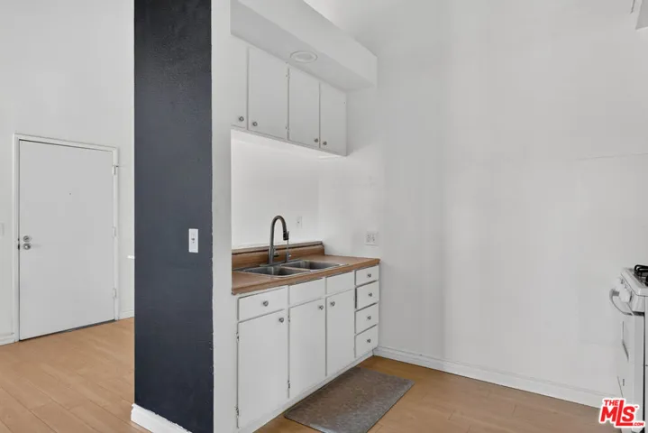 13217 Venice Boulevard, Los Angeles, California 90066