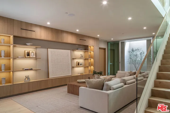 634 Moreno Avenue, Los Angeles, California 90049