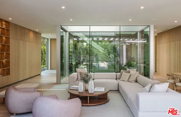 634 Moreno Avenue, Los Angeles, California 90049
