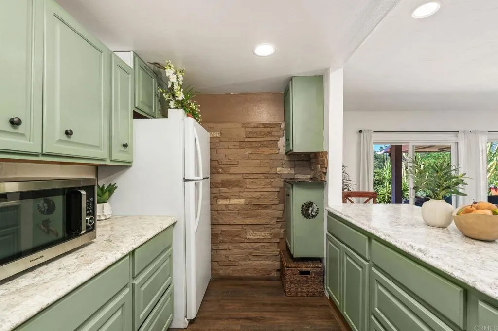 Kitchenette 2