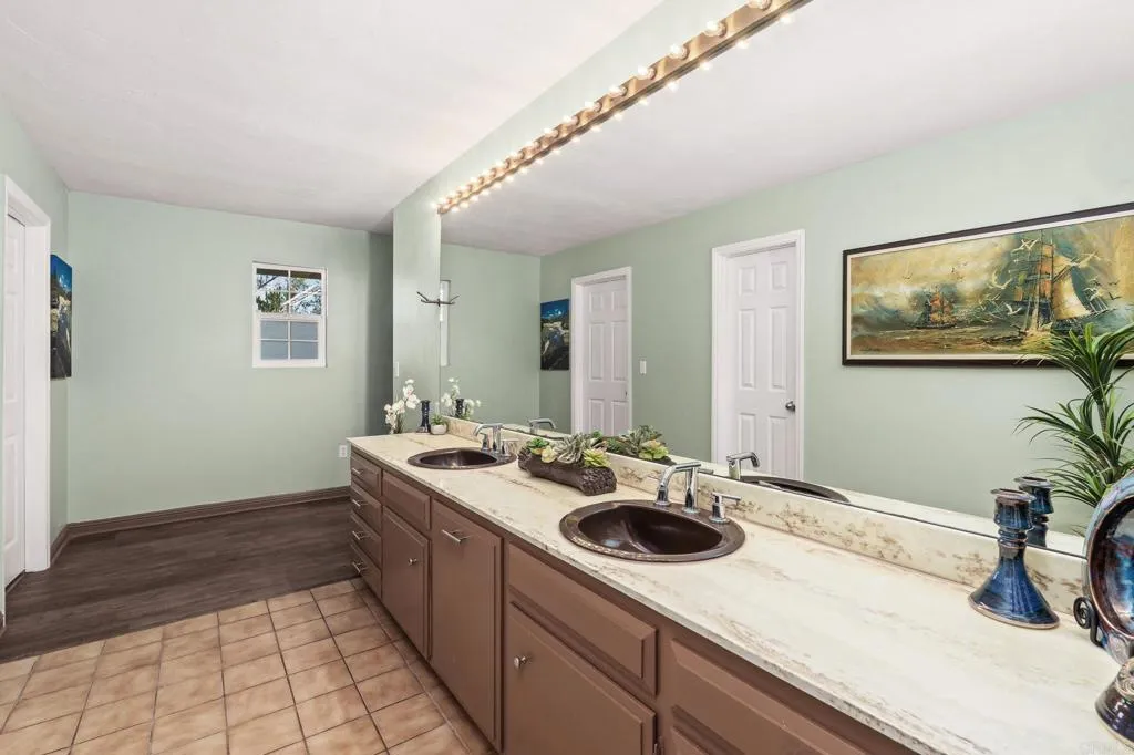 Main B/R Bathroom