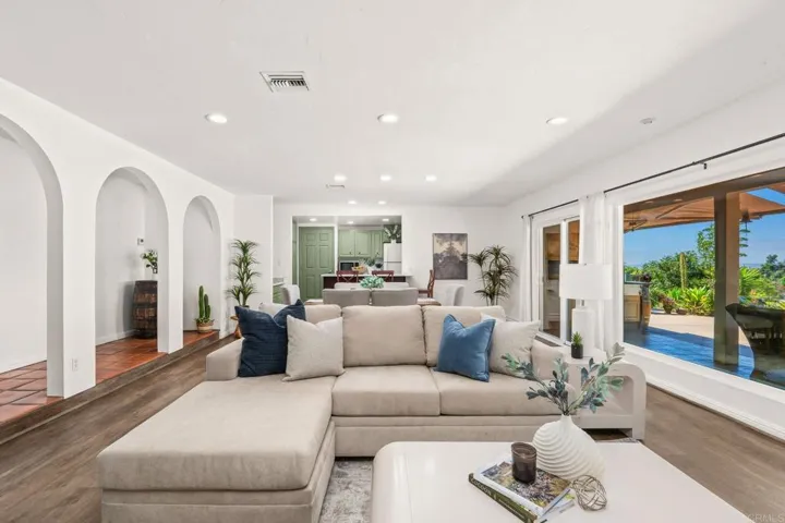 510 Burgasia Path, El Cajon, California 92019