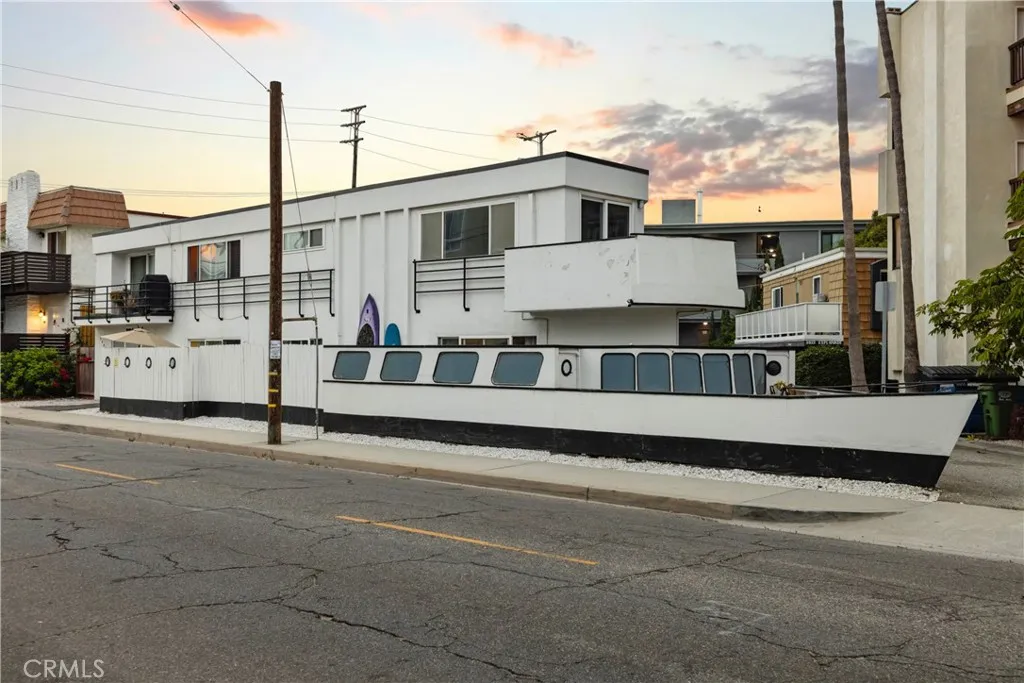 3906 Pacific Ave