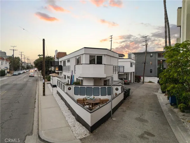 3906 Pacific Avenue, Marina Del Rey, California 90292